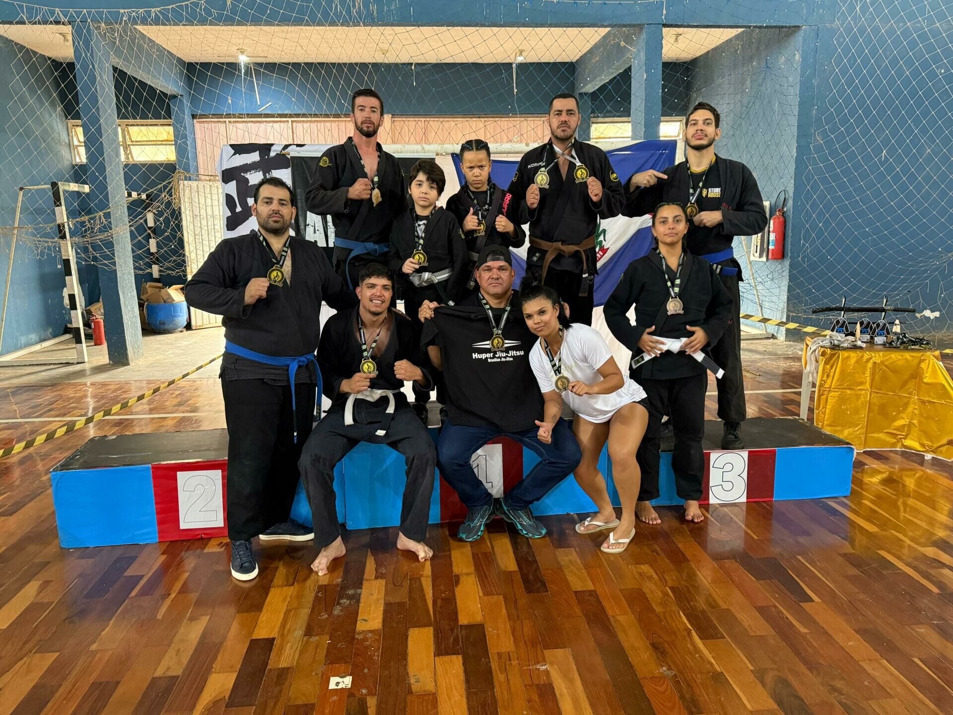 Imagem de compartilhamento para o artigo Atletas de Costa Rica brilham e conquistam ouro em torneio de Jiu-Jitsu em Coxim da MS Todo dia